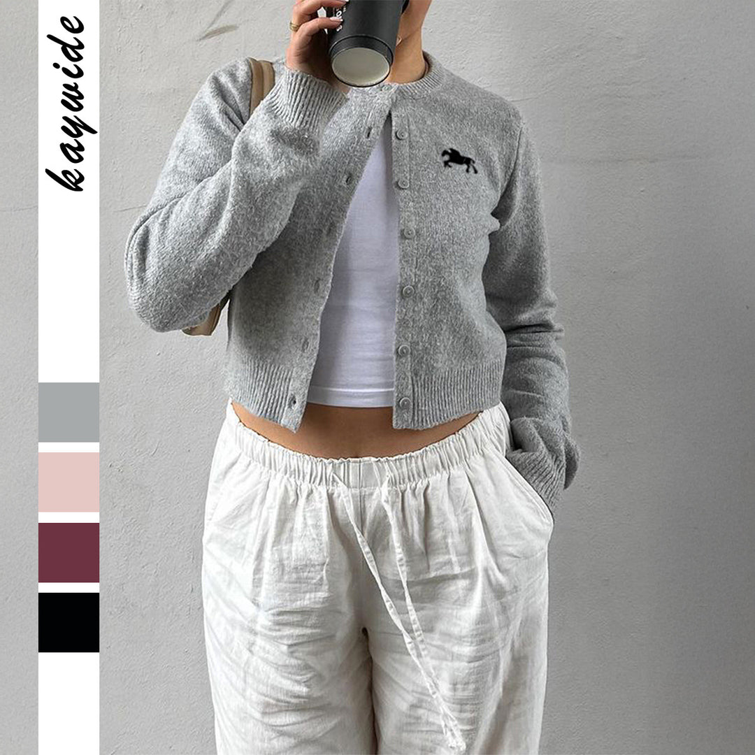 Ladies nan short fine-knit cardigan with round neck, continuous button placket and embroidered horse logo Mune Fashion