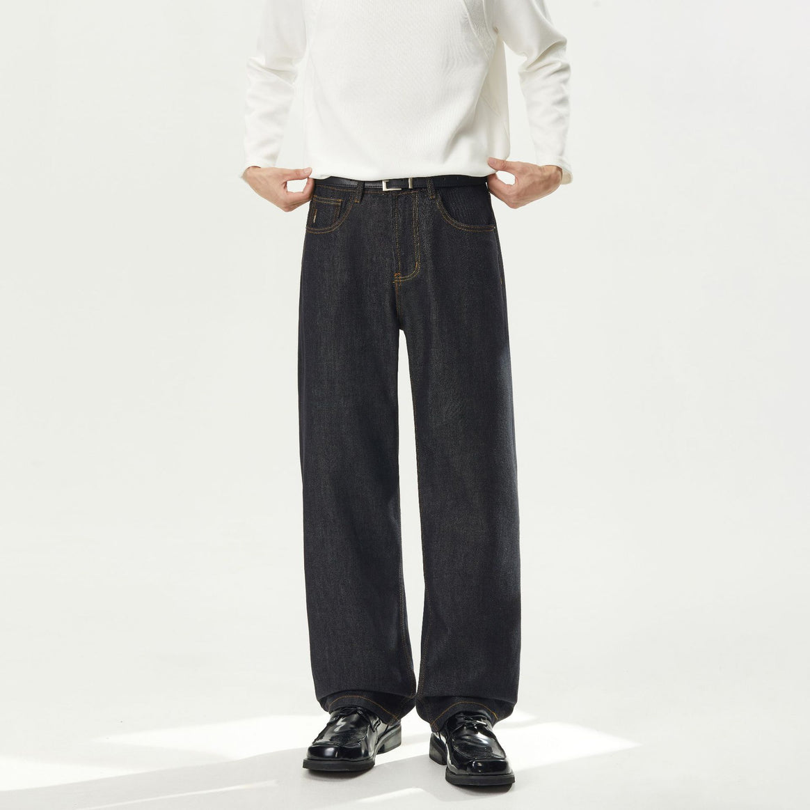 Women's straight-cut high-waisted jeans made of durable denim Mune Fashion
