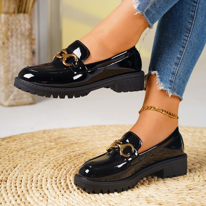 Women's nano-lacquered loafers with profiled tractor sole and golden decorative chain Mune Fashion