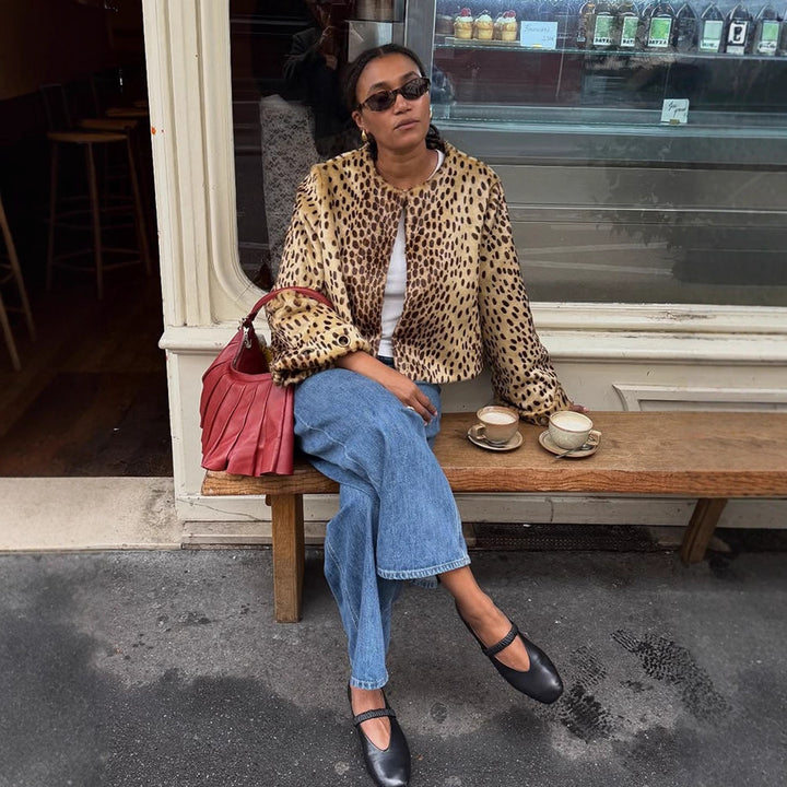 Women short blazer made of faux fur with leopard pattern, boxy silhouette & wide sleeves Mune Fashion