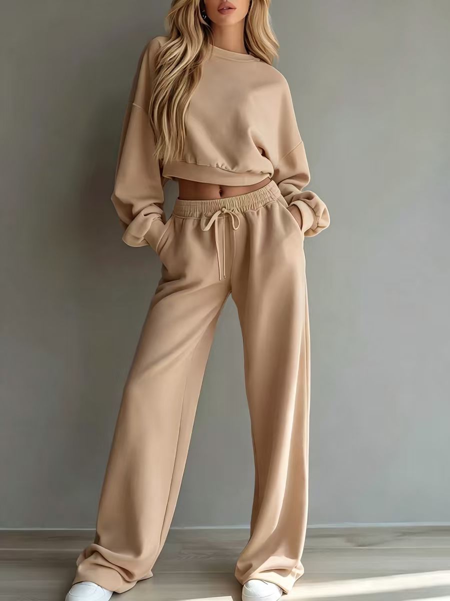 Women's Soft Lounge Set with Short Sweatshirt and Loose Jogging Pants Mune Fashion