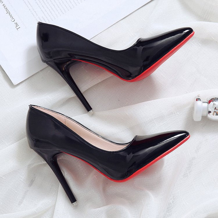 Women's high-gloss pointed toe patent pumps with narrow stiletto heel and contrast sole Mune Fashion