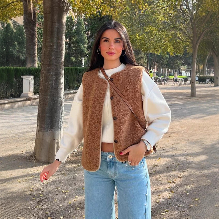Women's short-cut teddy vest with press-stud closure & side pockets Mune Fashion