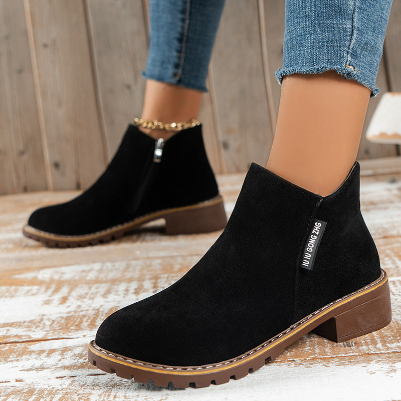 Women's elegant Chelsea ankle boots in suede look with side zipper and strong profile sole Mune Fashion