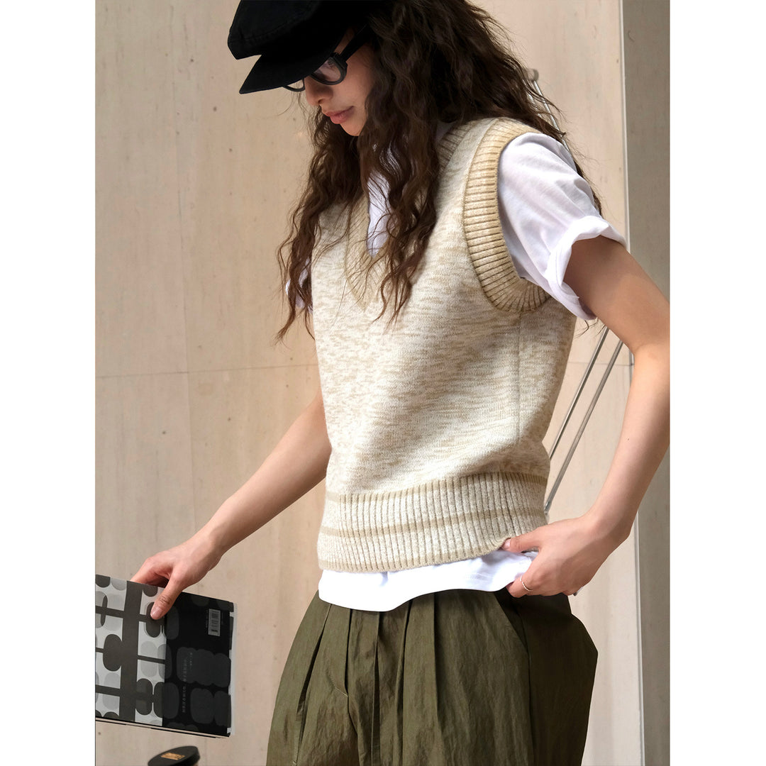 Women's Knit Sleeveless V-Neck Vest with Mélange Structure and Ribbed Hem Mune Fashion