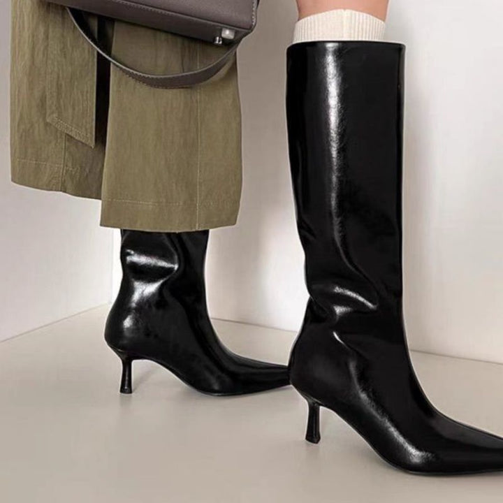 Ladies knee-high patent leather boots with pointed toe shape and slim kitten heel Mune Fashion