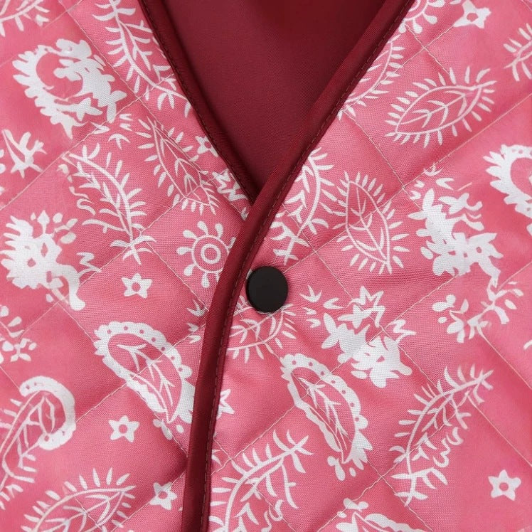 Women's quilted short jacket with V-neck, paisley pattern and contrasting piping Mune Fashion