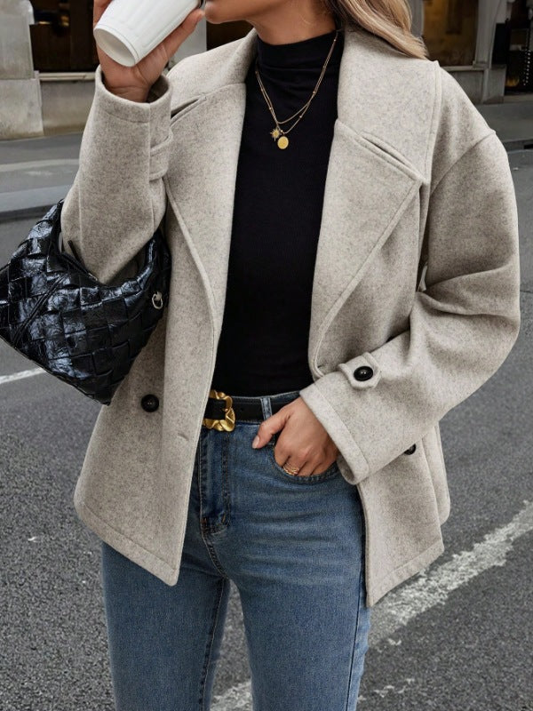 Women's Short Wool Coat with Oversized Cut and Reversed Collar Mune Fashion