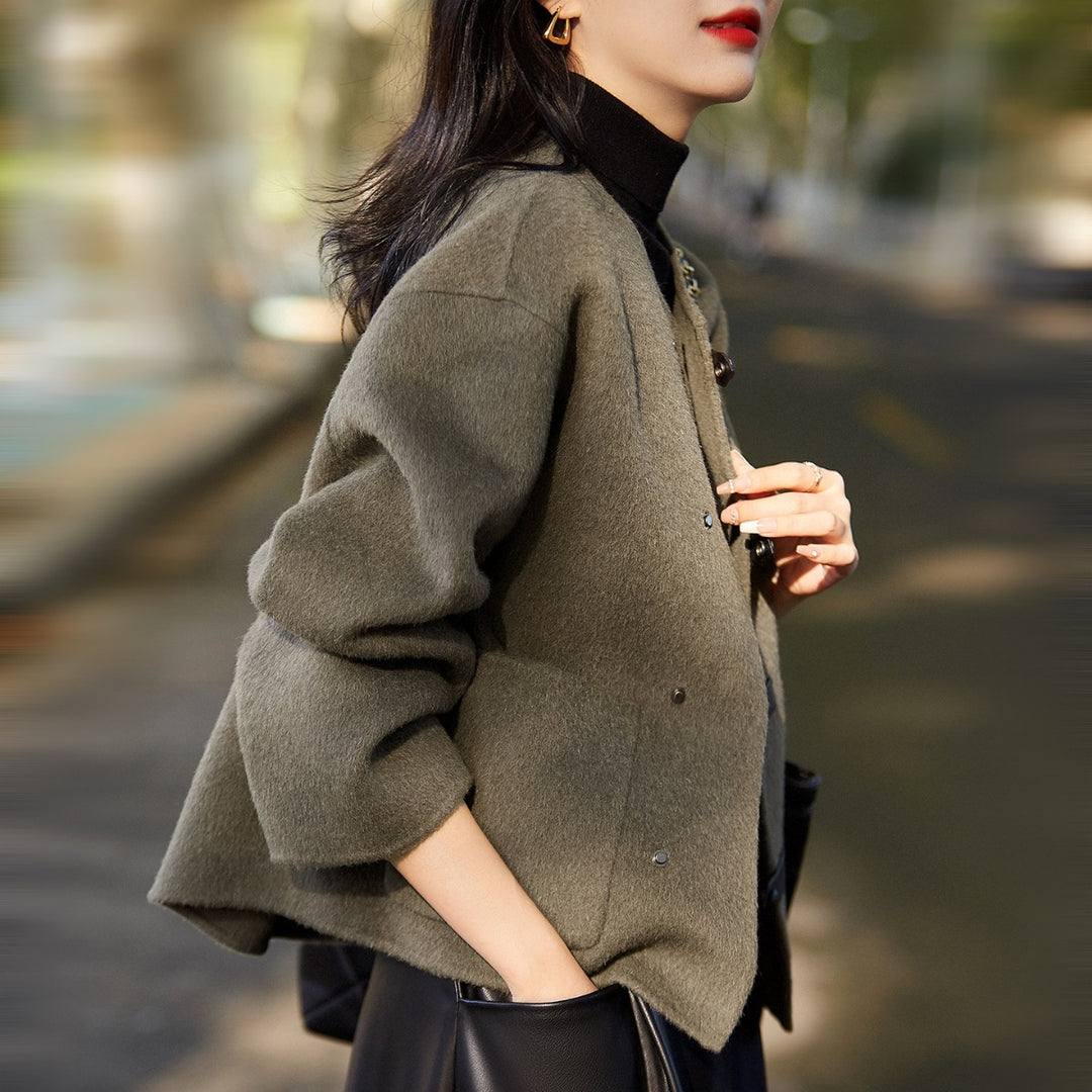 Women Elegant Wool Jacket with Buttons Mune Fashion