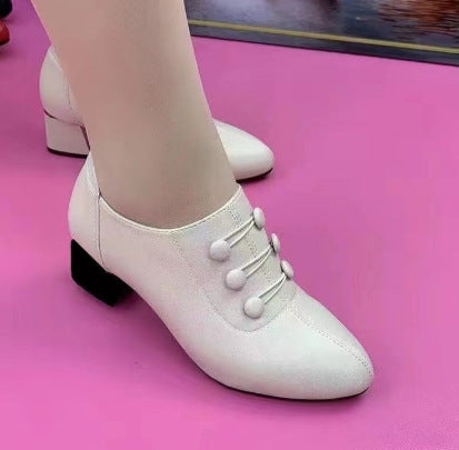 Women's Oxford pumps in retro style with decorative button placket and comfortable block heel Mune Fashion