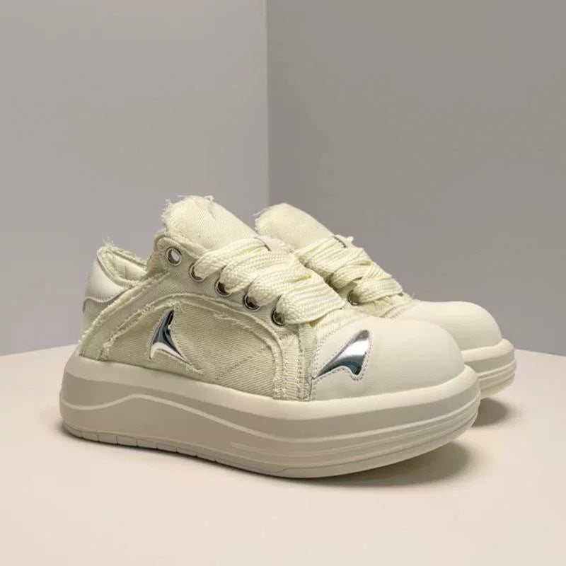 Women High-Quality Sneakers with Innovative Lacing Details and Comfortable Cushioning Mune Fashion