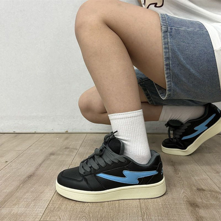 Women's sporty sneakers with padded shaft by Mune Fashion