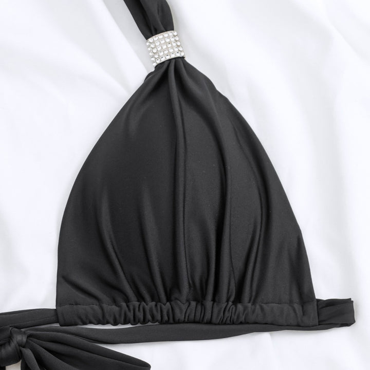Ladies triangle bikini with elegant metal closure and high leg cut Mune Fashion