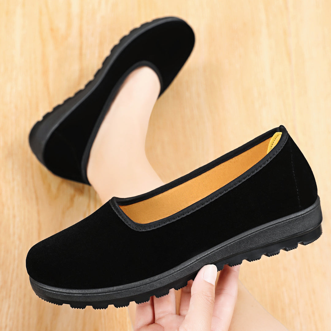 Women's flat velvet ballerinas with cushioned comfort insole and non-slip profiled sole Mune Fashion