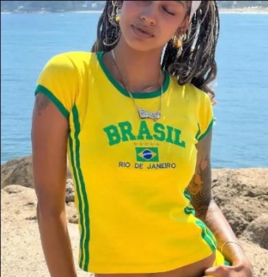 Women's short cotton crop shirt with round neck and Brazil print Mune Fashion