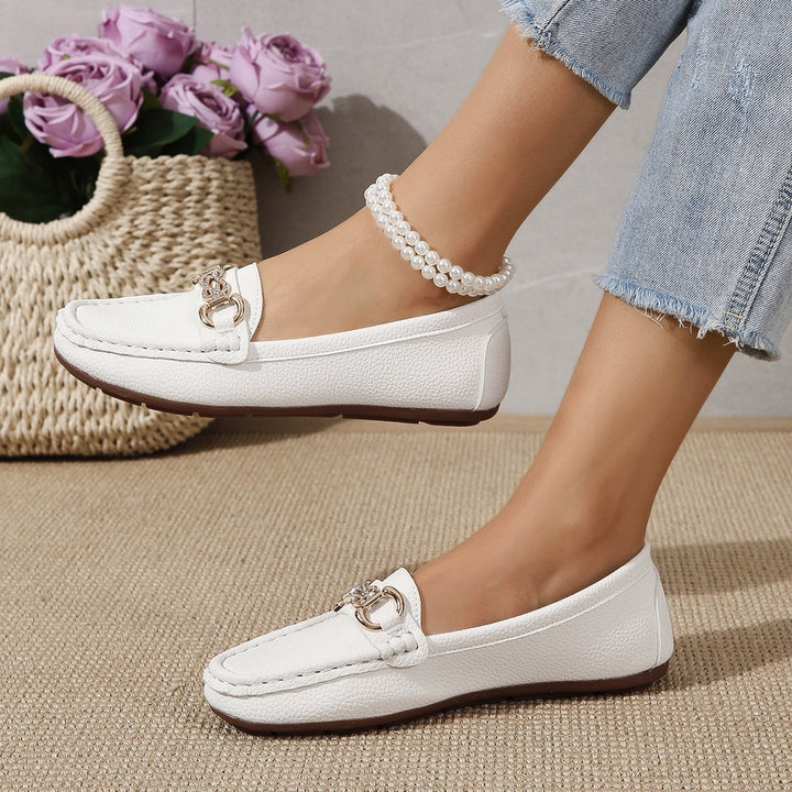 Women's Flexible Moccasin Slipper with Padded Comfort Insole and Decorative Metal Chain Mune Fashion