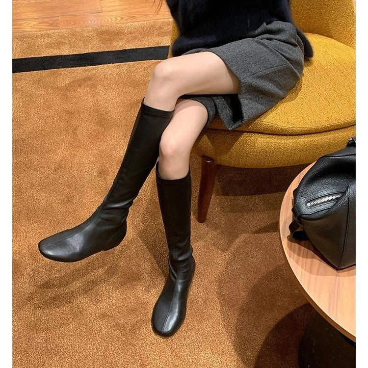 Women’s leather knee-high boots with a slim silhouette and flat heel Mune Fashion