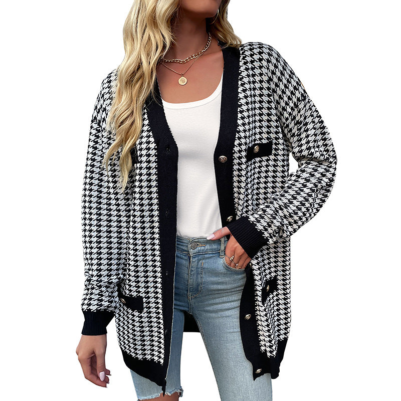 Women Oversized Knit Cardigan with Houndstooth Pattern and Gold Decorative Buttons Mune Fashion