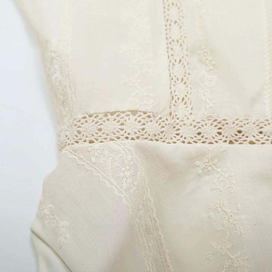 Women's Romantic Lace Blouse with Crochet Borders and Figure-Hugging Waist Seam Mune Fashion