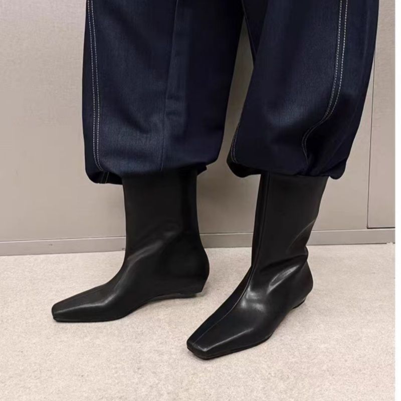 Women Soft Knee-High Slouch Boots with Pointed Toe Shape and Ergonomic Flat Sole Mune Fashion