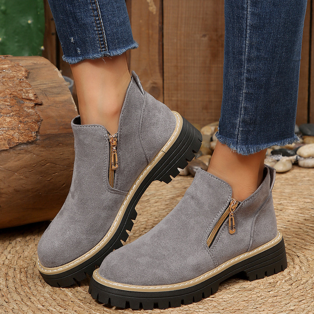 Women's ankle-high boot with decorative zipper, padded shaft, and sturdy profile sole Mune Fashion