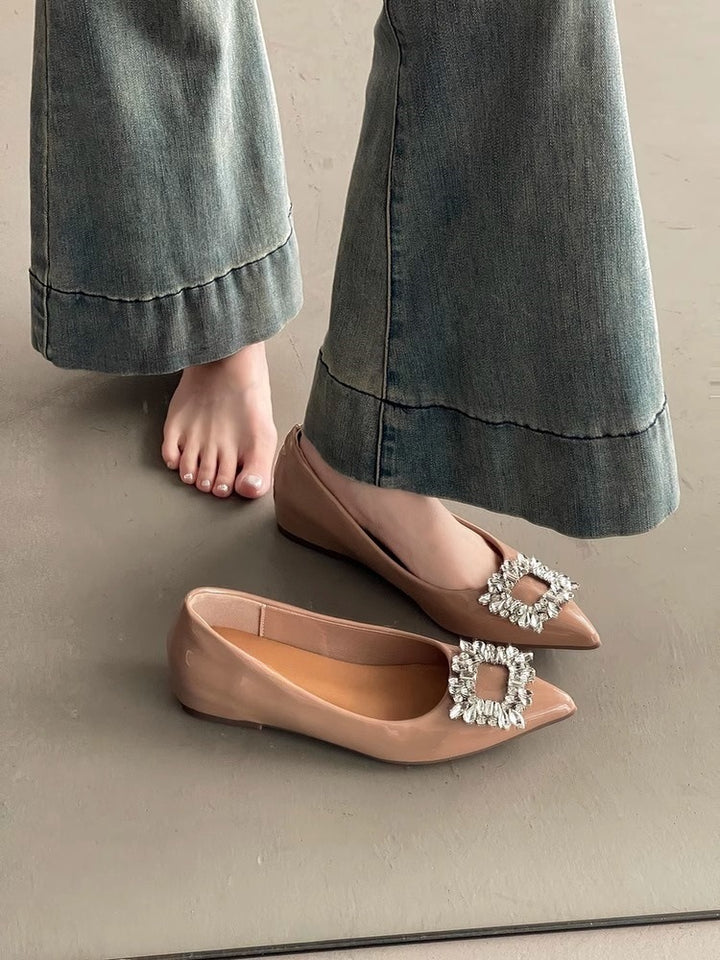 Women's pointed toe patent ballerinas with sparkling crystal decorative brooch Mune Fashion