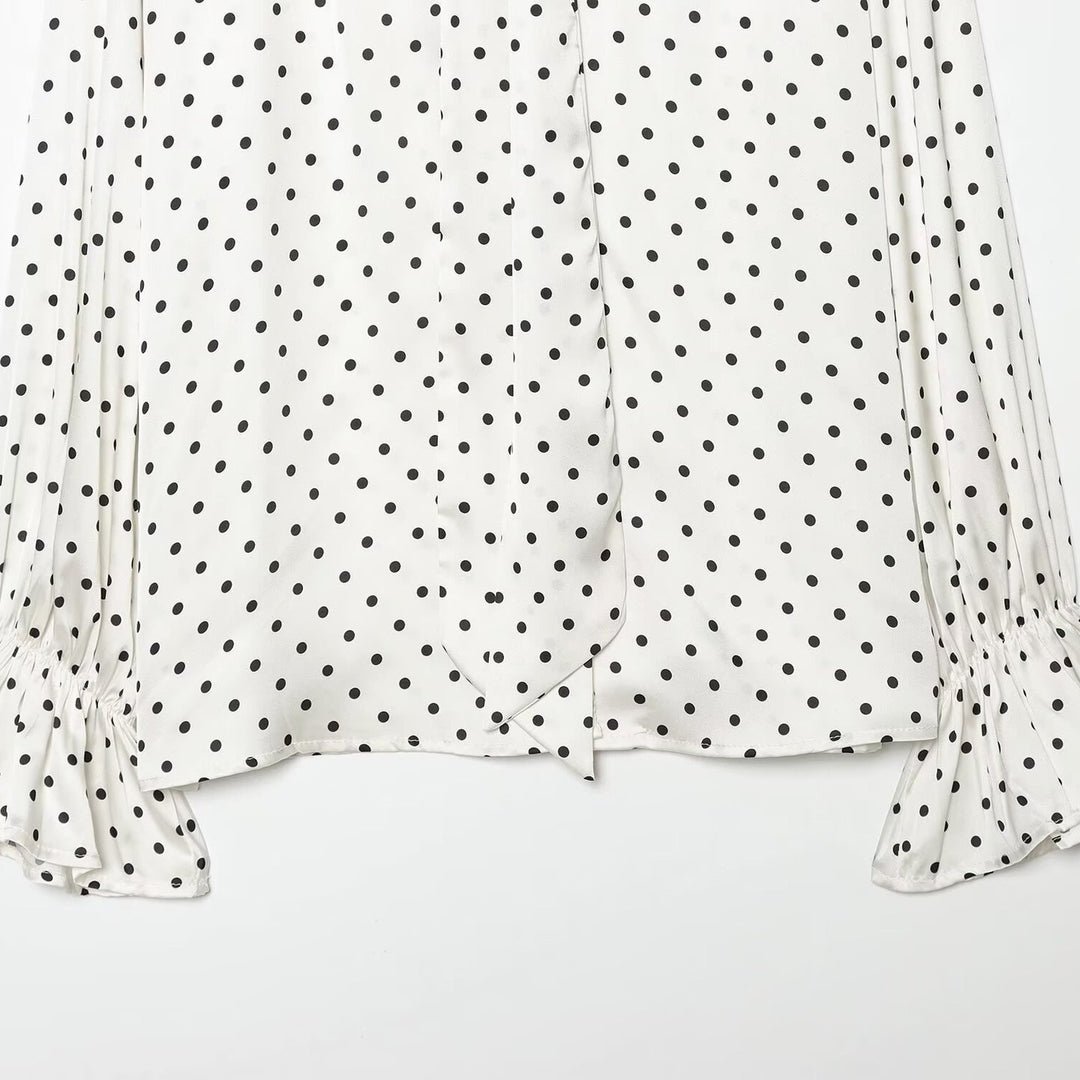 Women's blouse with bow collar, polka dot pattern and flounce sleeves Mune Fashion
