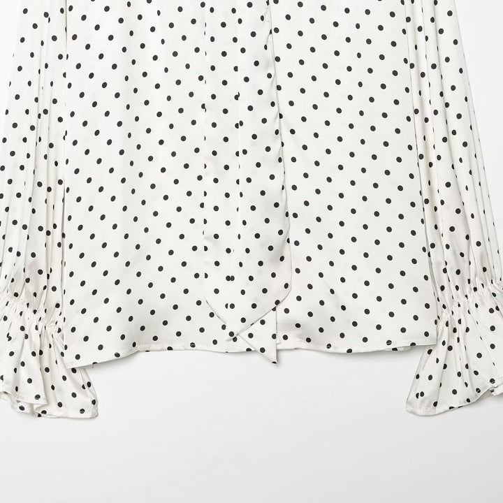 Women's blouse with bow collar, polka dot pattern and flounce sleeves Mune Fashion