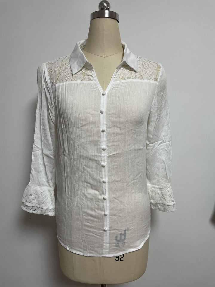 Ladies' semi-transparent crepe blouse with lace yoke, fabric-covered buttons, and three-quarter flounce sleeves Mune Fashion