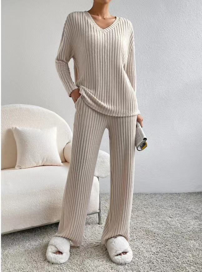 Women's Ribbed Relax Set made of Fine Knit with V-Neck and Loose Comfort Pants Mune Fashion