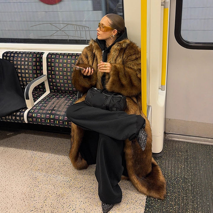Women's Oversize Faux Fur Coat with Hood and Luxurious Fur Look Mune Fashion