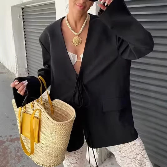 Women nan boxy blazer with deep V-neck, tie belt closure and flap pockets Mune Fashion