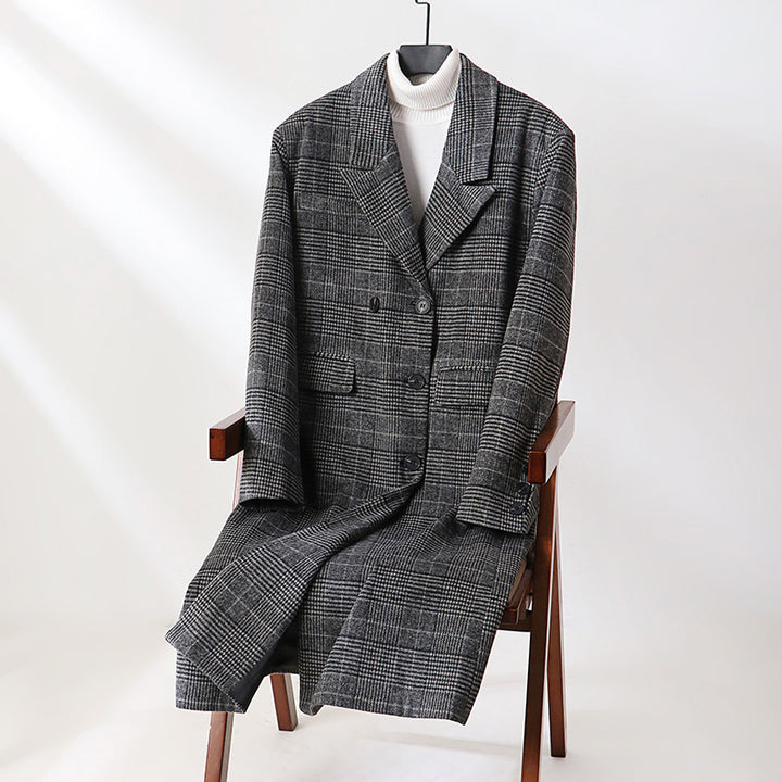 Men's checked long coat made of wool blend with classic lapels and straight cut Mune Fashion