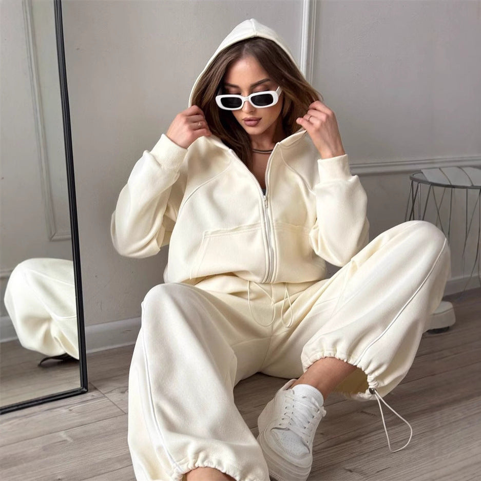 Women's hooded jacket and wide jogging pants set with contrast seams Mune Fashion