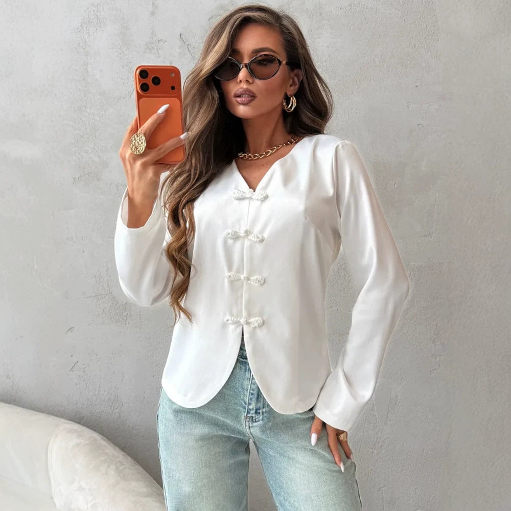 Ladies blouse with V-neck, Chinese cord closures and slightly fitted silhouette Mune Fashion