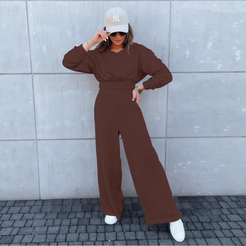 Women’s loungewear set with cropped v-neck sweater and high-waisted palazzo pants Mune Fashion