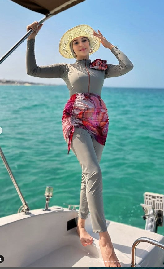 Women's Fashionable UV Protection Swimsuit with Wrap Skirt and Long Sleeve Mune Fashion