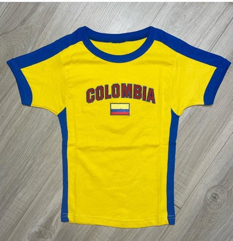 Women's fitted short-cut fan crop shirt with contrast collar and embroidered flag patch Mune Fashion