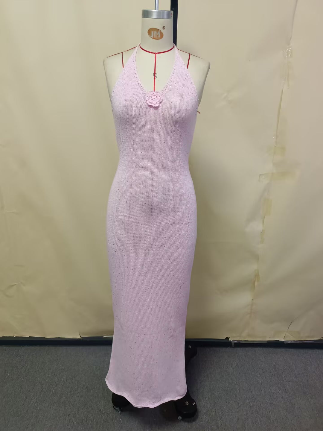 Women form-fitting maxi dress with sophisticated back cutout Mune Fashion
