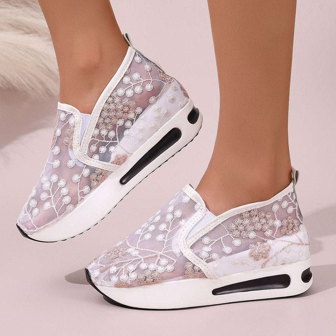 Women's Elegant and Airy Sneakers with Floral Embroidery Mune Fashion