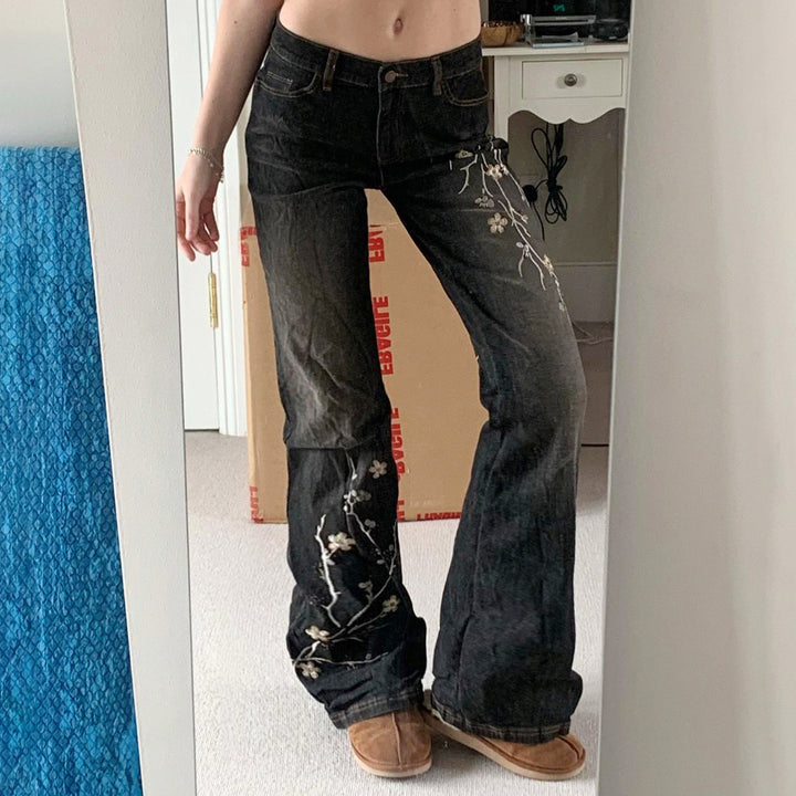 Ladies' tailored flared jeans with floral embroidery, stretch denim, and five-pocket cut Mune Fashion