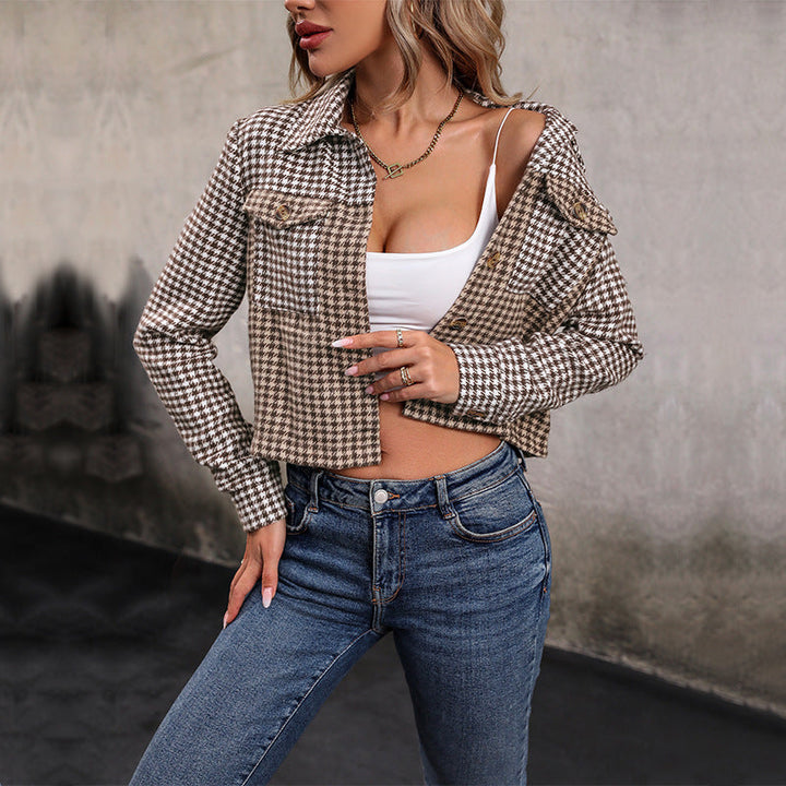 Women short-cut bouclé transitional jacket in houndstooth with patch chest pockets Mune Fashion