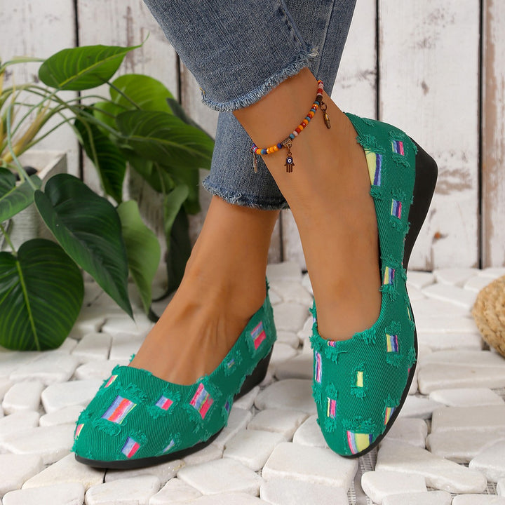 Ladies' comfort ballet flats with a lightweight wedge heel, material mix, and padded insole Mune Fashion