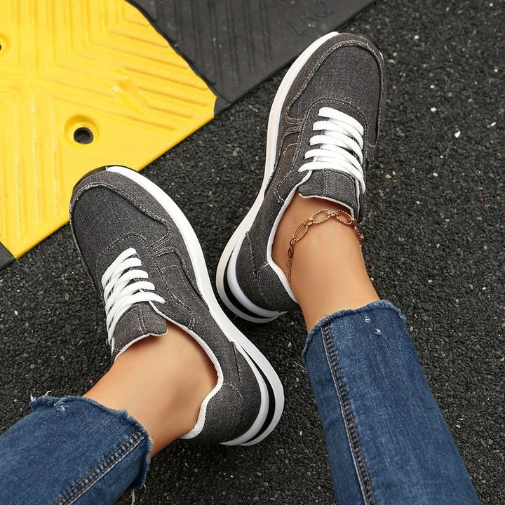 Women's lightweight sneakers in denim look with padded comfort footbed, shock-absorbing EVA midsole and patterned sole design Mune Fashion