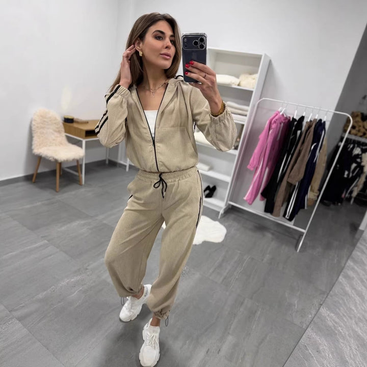 Women's corduroy jogging suit with hood, side contrast stripes, drawstring and elastic hem cuffs Mune Fashion
