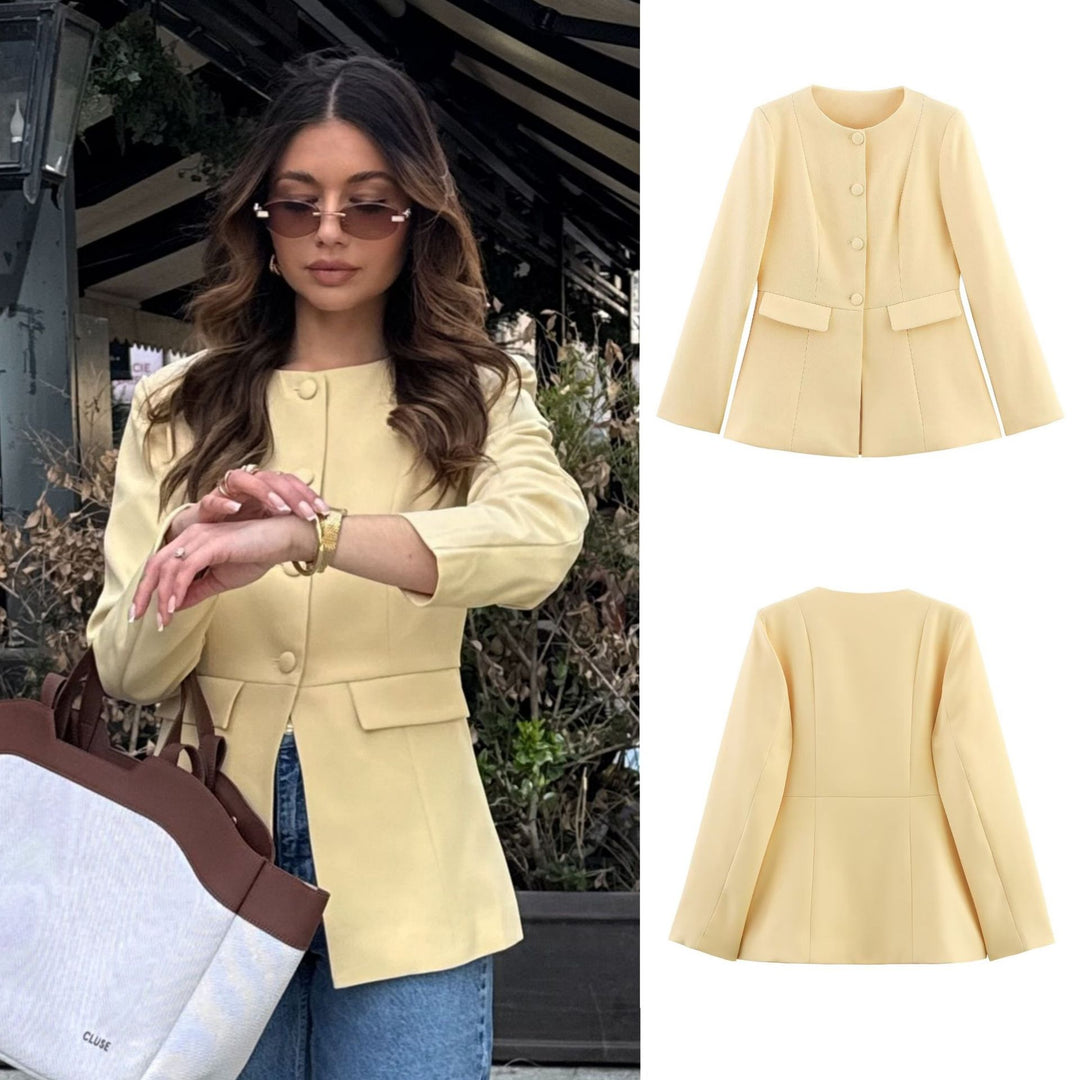 Women's tailored button blazer with round neckline and faux flap pockets Mune Fashion