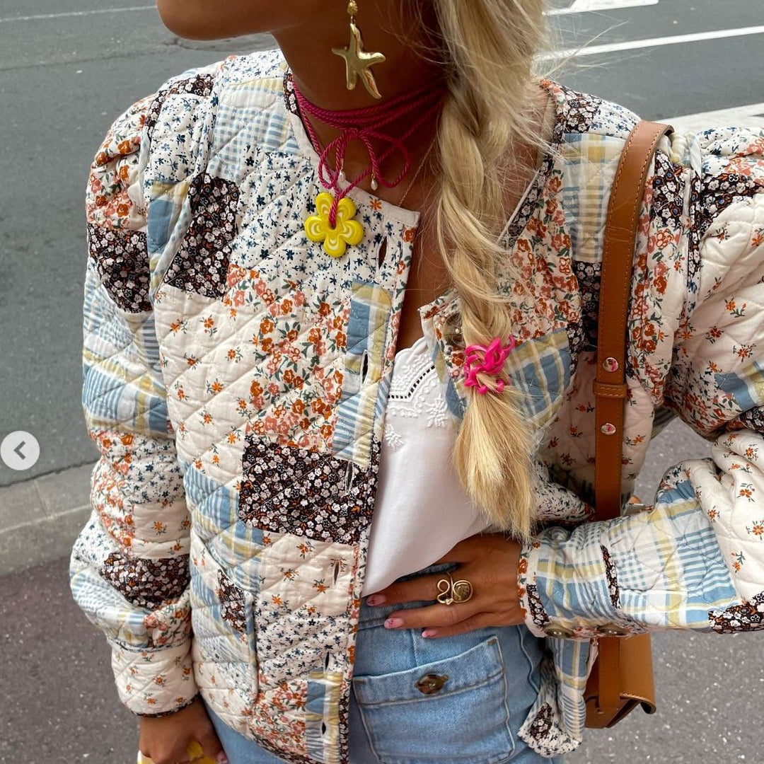 Women's padded short jacket in patchwork quilt style with round neckline and patch pockets Mune Fashion