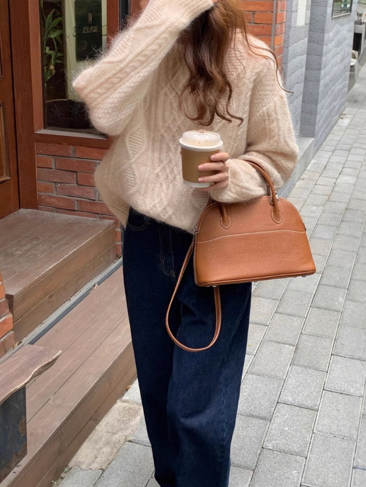 Women's structured leather handbag with detachable shoulder strap and rounded body shape Mune Fashion