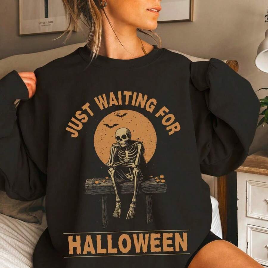 Women's oversized sweatshirt dress with Halloween skeleton print, soft cotton blend and ribbed round neckline Mune Fashion