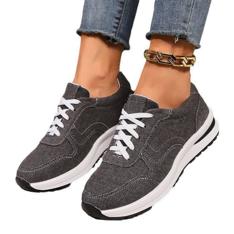 Women's lightweight sneakers in denim look with padded comfort footbed, shock-absorbing EVA midsole and patterned sole design Mune Fashion